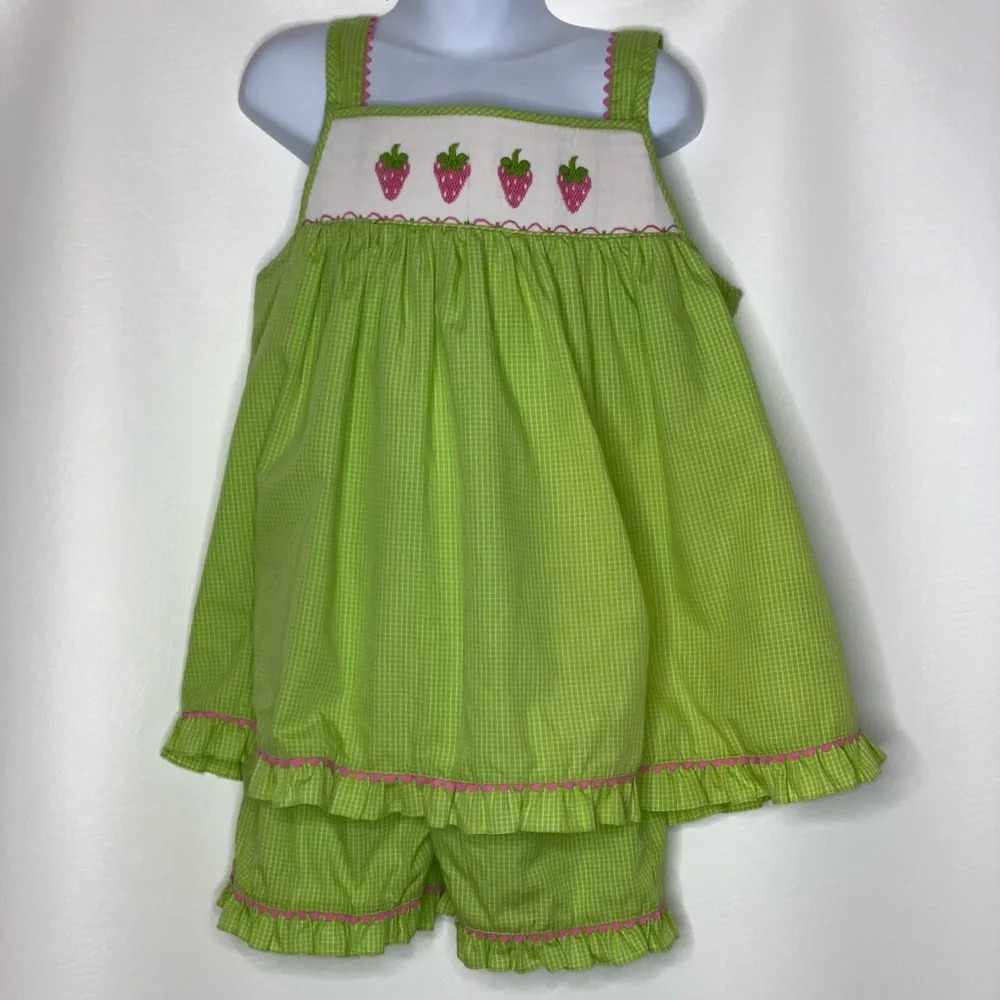 Velani classics girls green check strawberry smocked short set Sz 7 nwot